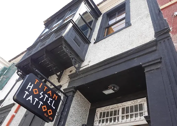 Hostel: Titan House