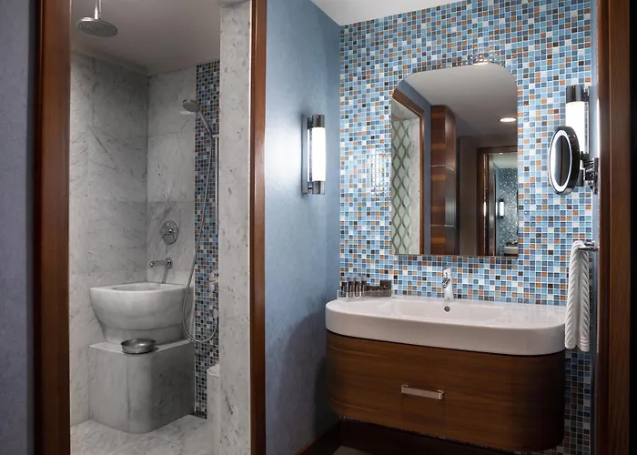 Luxury hotel only: Renaissance Izmir Hotel